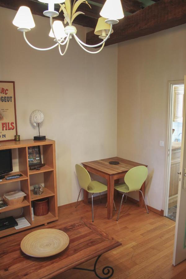 Les Appartements De Chablis Exterior photo